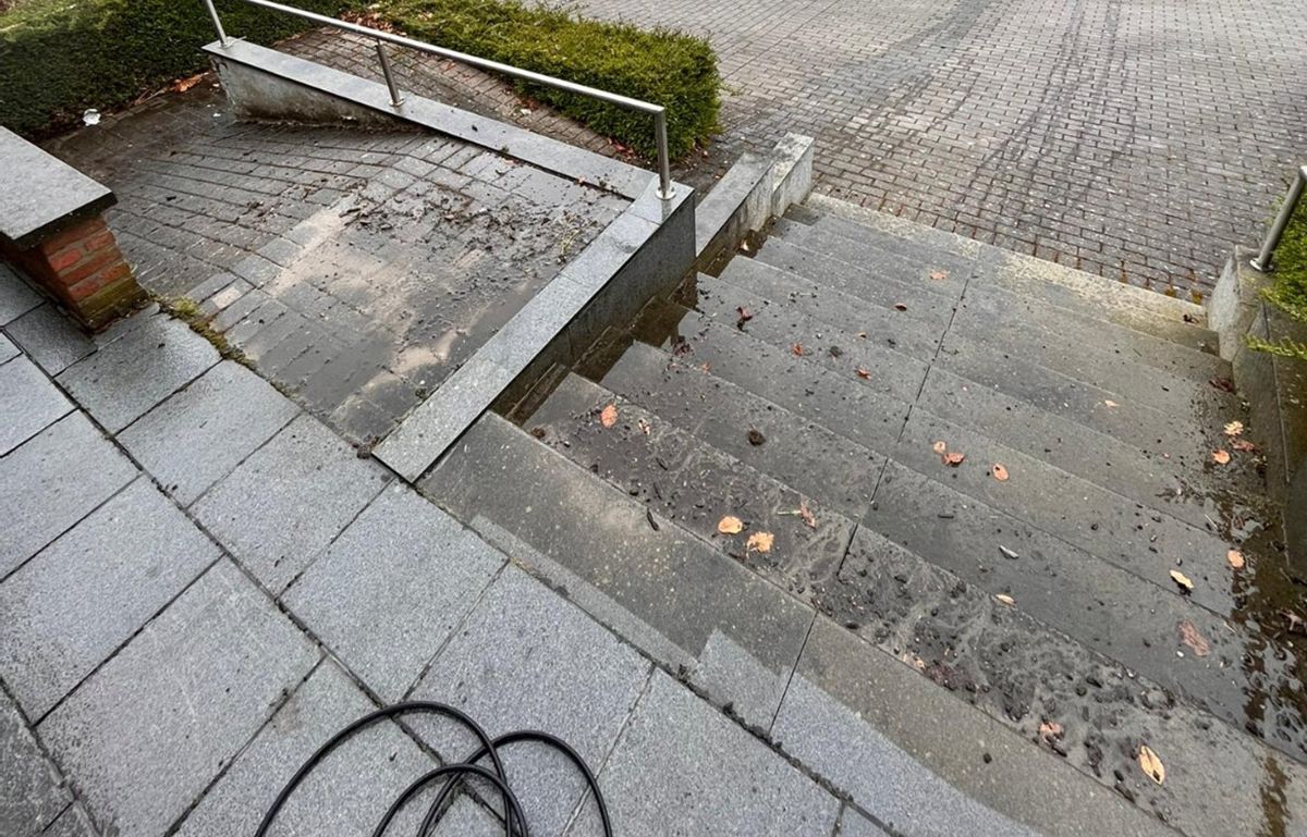 Trap in natuursteen