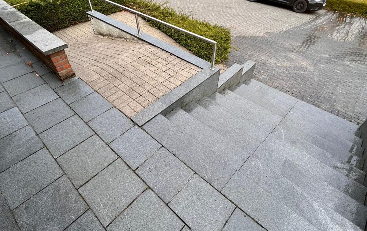 Natuursteen trap